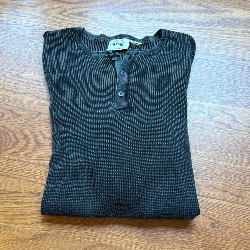 Hedge Never Loose M grey Waffle Thermal Henley exposed seam long sleeve Like New